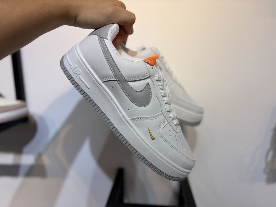 Tênis Air force branco/cinza/dourado