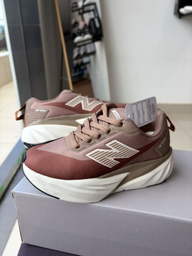 Tênis New Balance rebel v5 Taupe